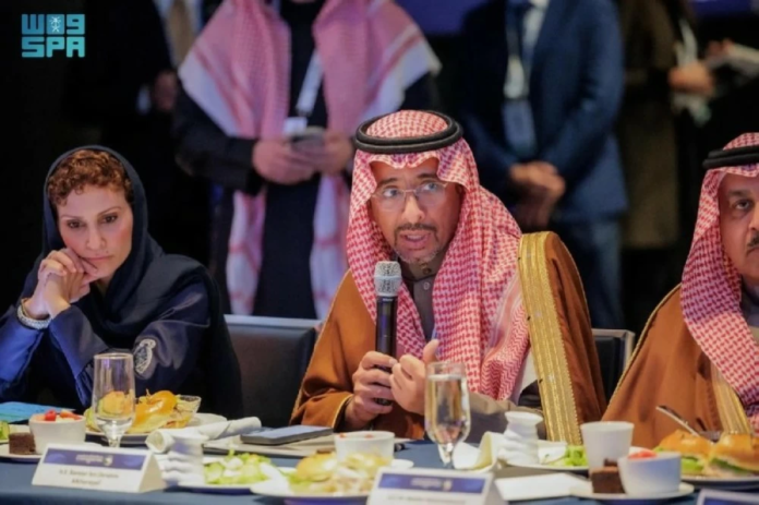 الخريّف يدعو الشركات الأمريكية للاستثمار في صناعة الأدوية بالسعودية