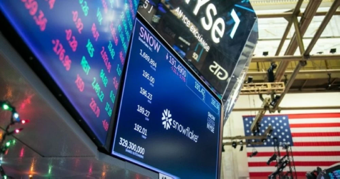 تداولات السعوديين بالأسهم الأمريكية تسجل 216 مليار ريال