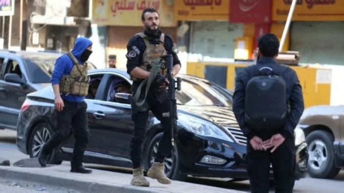 جريمة حمص: الداخلية تنفي الطائفية وتمدد حظر التجول