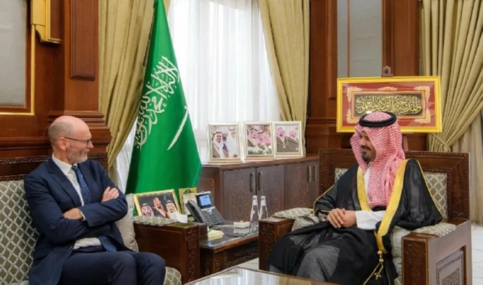 أمير المدينة المنورة يستقبل السفير البريطاني لتعزيز التعاون