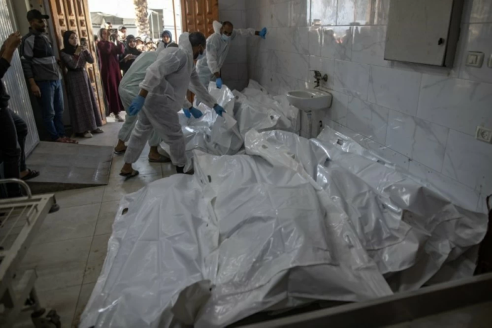 الاحتلال يسلم 15 جثة لفلسطينيين بعد تسليم حماس لأسير