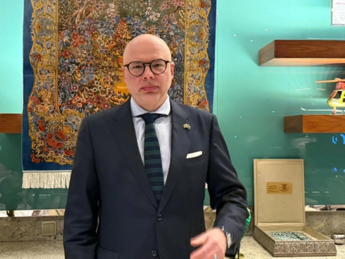 سفير ليتوانيا يشيد بجهود الدبلوماسية السعودية في حل الأزمات