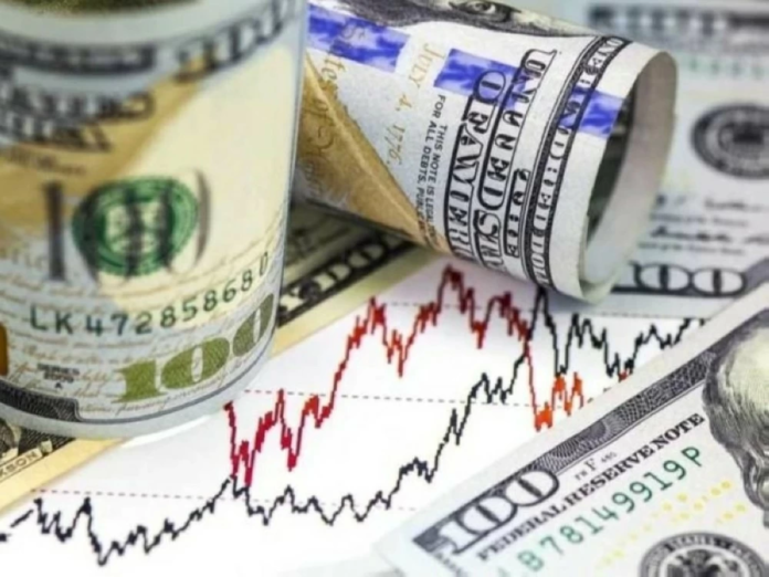 الدولار يسجل أسوأ أداء أسبوعي منذ يوليو وتوقعات الفائدة