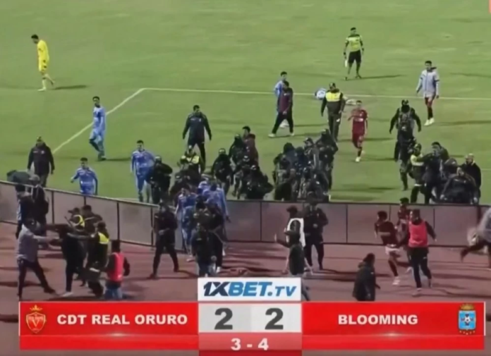 17 بطاقة حمراء في كأس بوليفيا: تفاصيل معركة ريال أورورو وبلومينغ