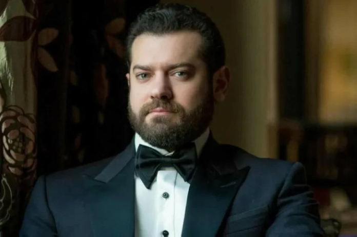 عمرو يوسف يعتذر عن لفظ خارج بمؤتمر السلم والثعبان 2