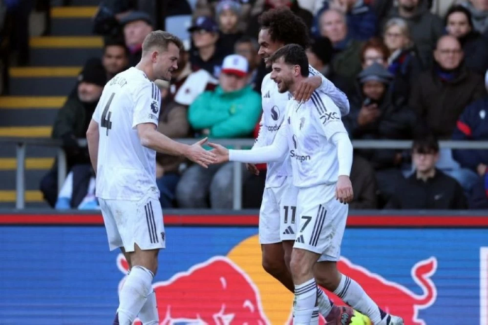 مانشستر يونايتد يهزم كريستال بالاس 2-1 في الدوري الإنجليزي