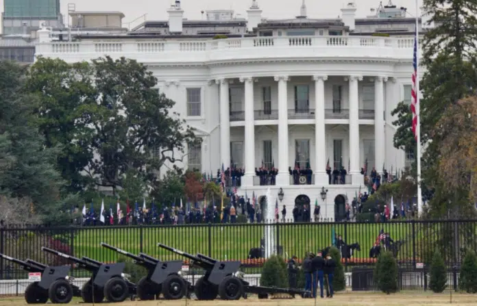 تتحول أنظار العالم بأسره نحو العاصمة الأمريكية واشنطن، التي تستعد على قدم وساق لحدث استثنائي، حيث تضع اللمسات الأخيرة على استقبال مهيب يليق بمكانة ضيفها الكبير، ولي العهد رئيس مجلس الوزراء، الأمير محمد بن سلمان، الذي يحل في زيارة رسمية تاريخية يوم الثلاثاء.