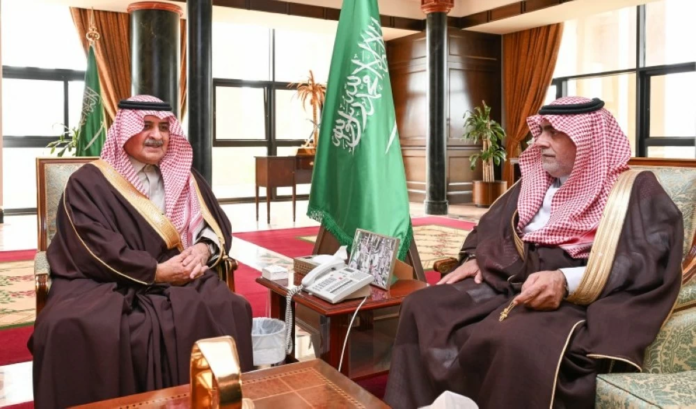 أمير تبوك يستعرض تقرير التعليم ويوجه بتوفير البيئة المحفزة