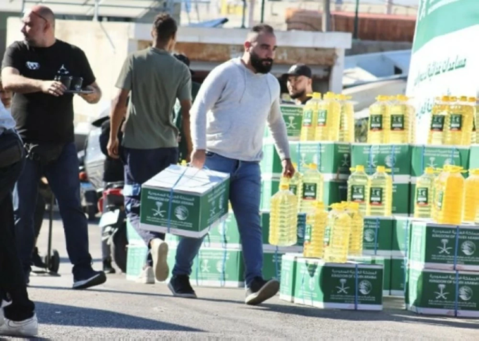 توزيع 808 سلال غذائية وتمور للاجئين في بيروت | تفاصيل المساعدات