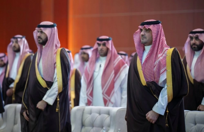 وزير الداخلية يتوج الفائزين بكأس نادي الصقور 2025