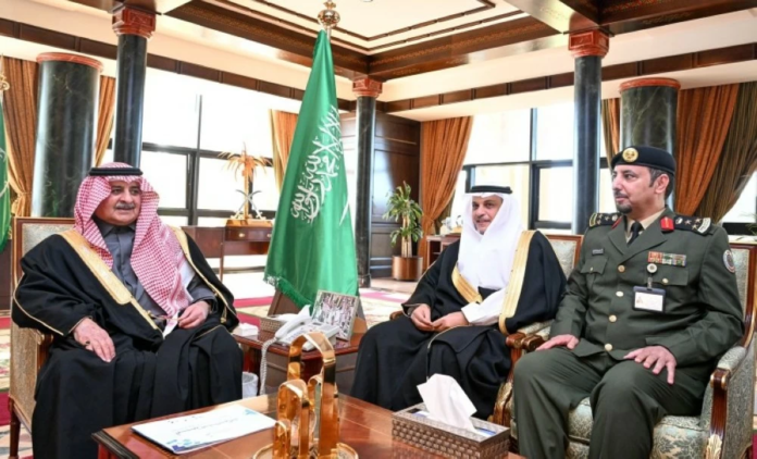 أمير تبوك يشيد بمنجزات لجنة تراحم ودورها في رعاية السجناء