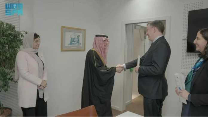 الجبير يلتقي رئيس خارجية البرلمان الأوروبي لبحث التعاون المشترك