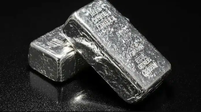 الفضة تتخطى 60 دولاراً للأوقية في سابقة تاريخية