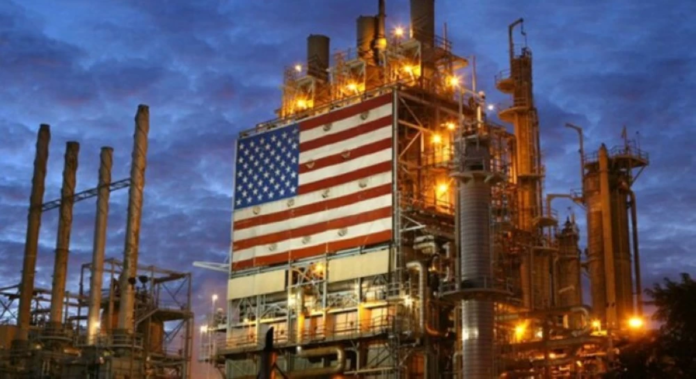 تراجع مخزونات النفط الأمريكية وارتفاع البنزين: تقرير الطاقة