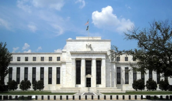 الفيدرالي يخفض الفائدة 25 نقطة أساس: التأثيرات الاقتصادية