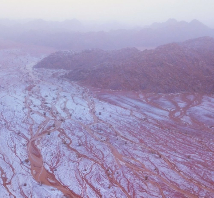 شتاء حائل: سحر الطبيعة بين الثلوج وشبة النار