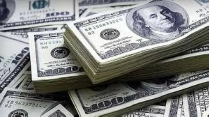 الدولار يستقر قرب أدنى مستوى منذ أكتوبر: الأسباب والتأثيرات