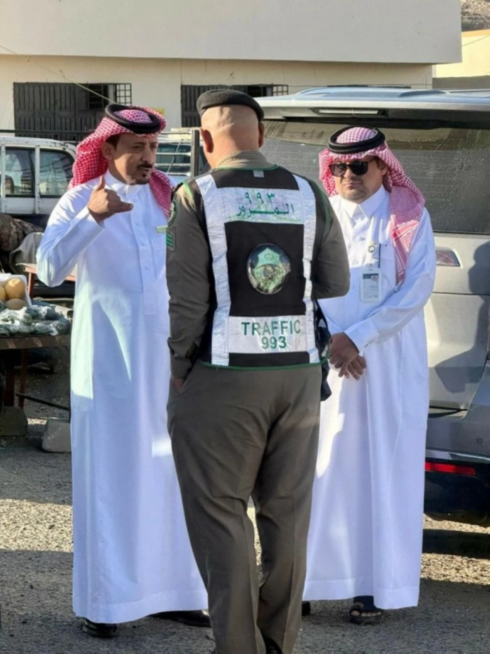 محافظ بارق يتفقد أعمال تطوير سوق ربوع العجمة التاريخي