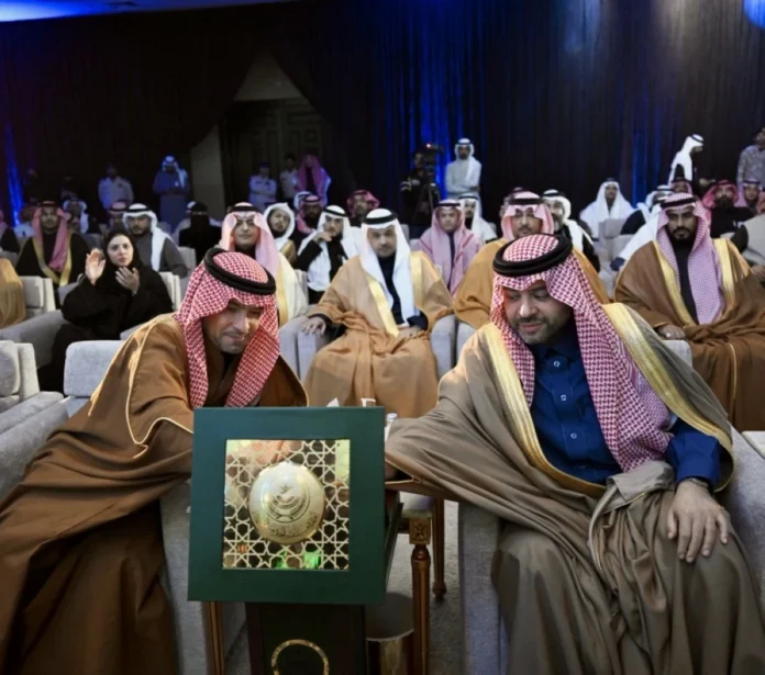 الحقيل يدشن مشاريع بالحدود الشمالية بـ400 مليون ريال