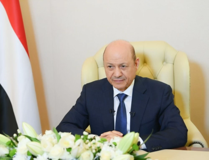 العليمي يوجه بمعاقبة المتجاوزين لوحدة القرار اليمني