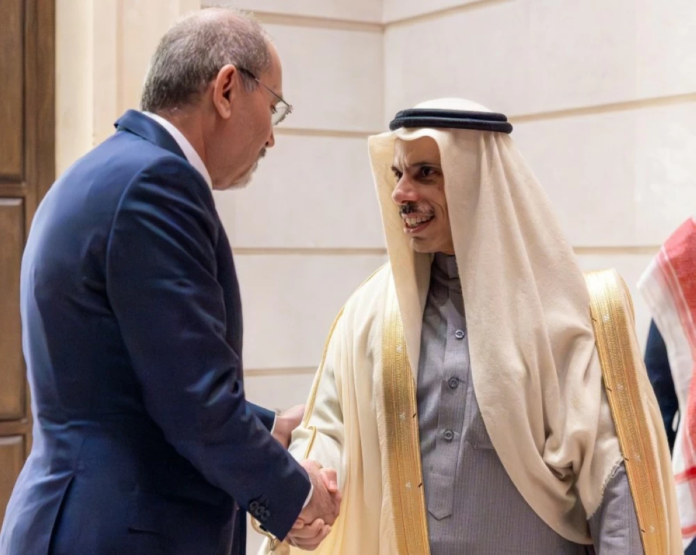 وزير الخارجية والأردن: تعزيز العلاقات الأخوية والتعاون الإقليمي