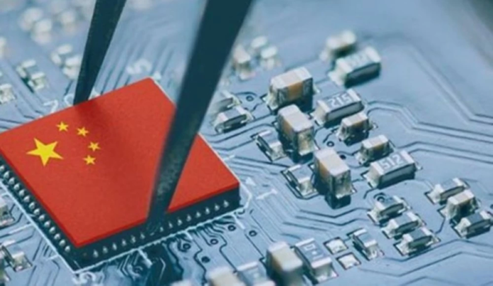 الصين ترفض تعريفات أمريكية على أشباه الموصلات: حرب تقنية