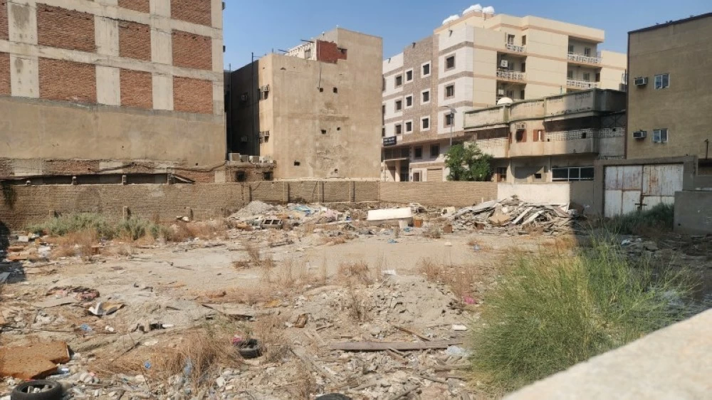 صورة توضح التشوه البصري في حي العزيزية بمكة المكرمة