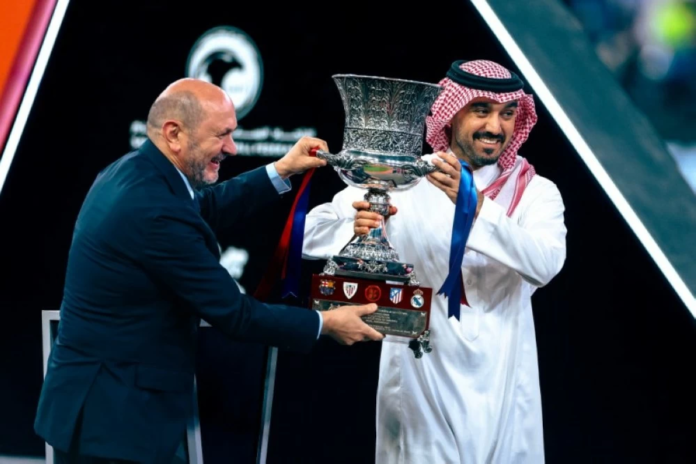 فليك يقود برشلونة للقب السوبر الإسباني: روح الفريق سر التتويج