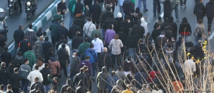 إيران: عراقجي يؤكد الاستعداد للحرب والحوار وسط تصاعد الاحتجاجات