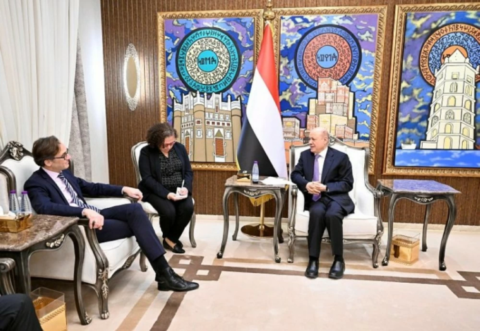 العليمي: السعودية تدعم استقرار اليمن ومسارات السلام