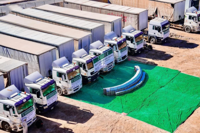 مركز الملك سلمان للإغاثة يوزع 24 ألف كرتون تمر بحضرموت