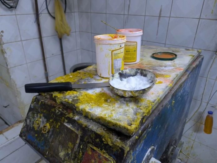 ضبط 8 أطنان مخبوزات فاسدة بجدة: حملة رقابية مكثفة