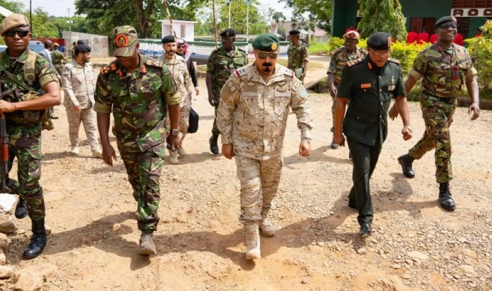 صورة للقاء الأمين العام للتحالف الإسلامي مع القيادات الأمنية السيراليونية