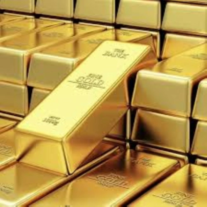 الذهب قرب أعلى مستوياته التاريخية: تحليل شامل للأسعار والعوامل