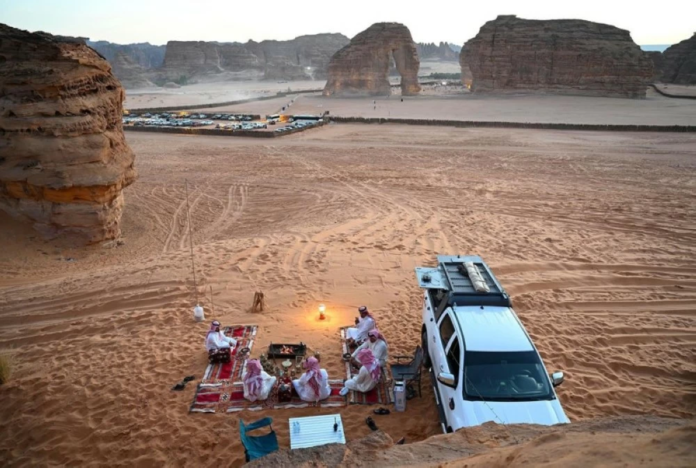 الكشتة في البر: متعة السمر، القصص، والدفء تحت النجوم