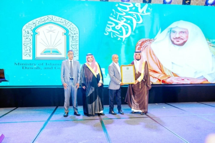 سريلانكا تكرّم وزير الشؤون الإسلامية بـ «خادم القرآن»