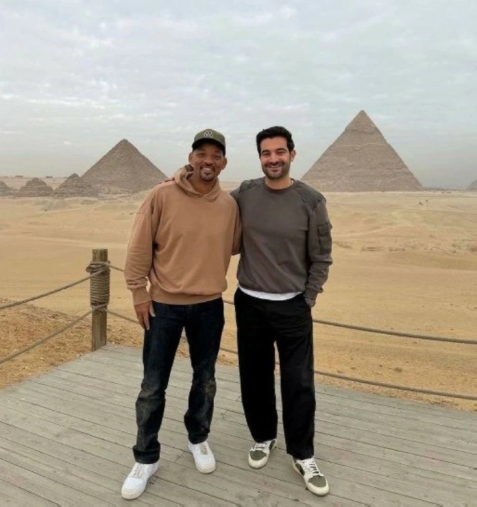 ويل سميث في أهرامات الجيزة: إعجاب بالحضارة المصرية وتأثير سياحي