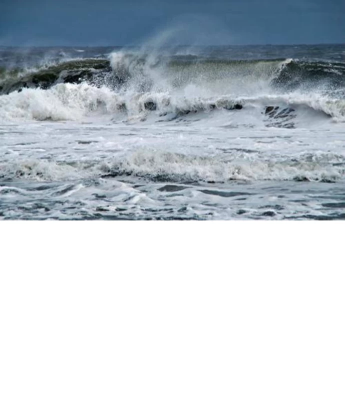 تحذيرات الأرصاد: غبار كثيف بالمدينة وأمواج عالية بالبحر الأحمر | دليلك للسلامة