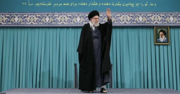 خامنئي يتهم ترامب بإثارة الفتنة في إيران: تحليل وتداعيات