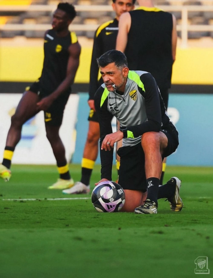 الاتحاد والقادسية: كونسيساو يسعى لتصحيح المسار في دوري روشن