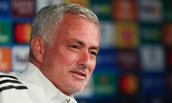 مورينيو يسخر من شائعات تدريب ريال مدريد بعد إقالة ألونسو