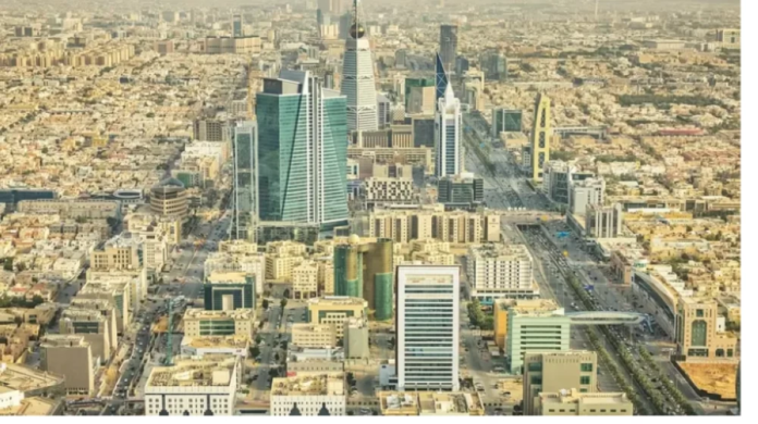 الهيئة العقارية تعاقب ممارسًا لتوقعات أسعار غير مرخصة