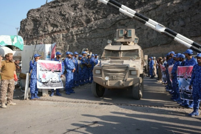 عدن: العمالقة تسلم جبل حديد لقوات المنشآت لتعزيز الأمن