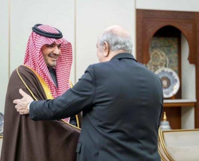 الأمير عبدالعزيز بن سعود يلتقي الرئيس الجزائري: تعزيز العلاقات