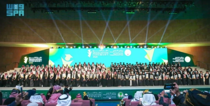 تخريج 379 طبيباً متخصصاً من التخصصي: دعم لرؤية 2030