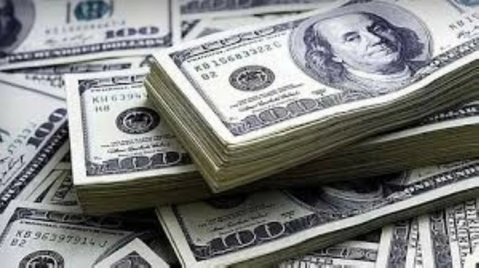 الدولار يعزز مكاسبه: تحليل أداء العملات وتأثيره الاقتصادي