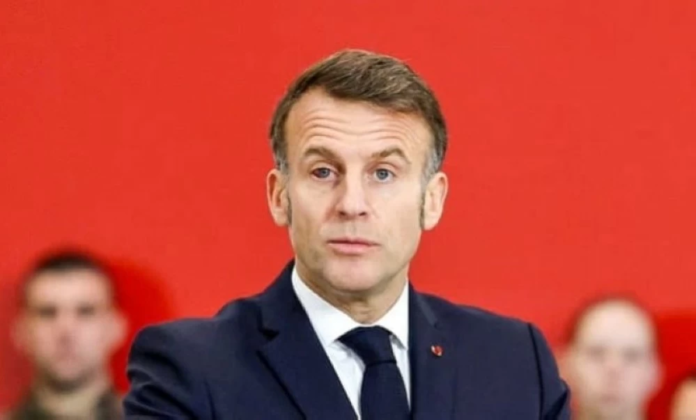 عين ماكرون الحمراء في دافوس: حقيقة طبية تبدد الجدل