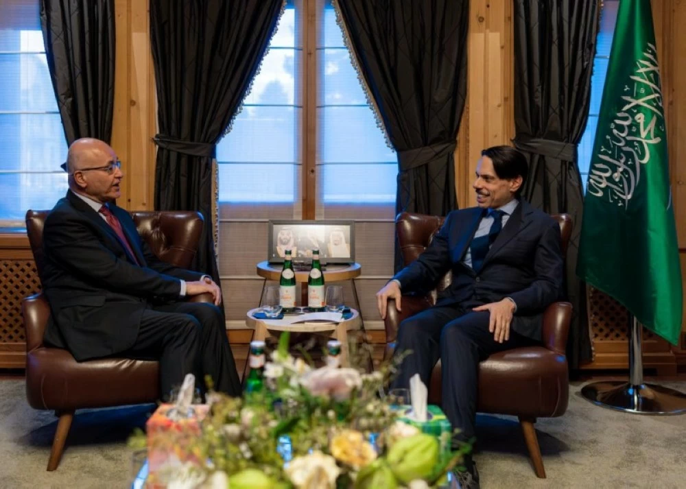 صورة للقاء وزير الخارجية السعودي الأمير فيصل بن فرحان والمفوض السامي للأمم المتحدة لشؤون اللاجئين فيليبو غراندي