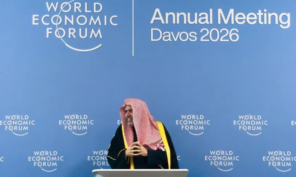 صورة الدكتور محمد العيسى في منتدى عالمي