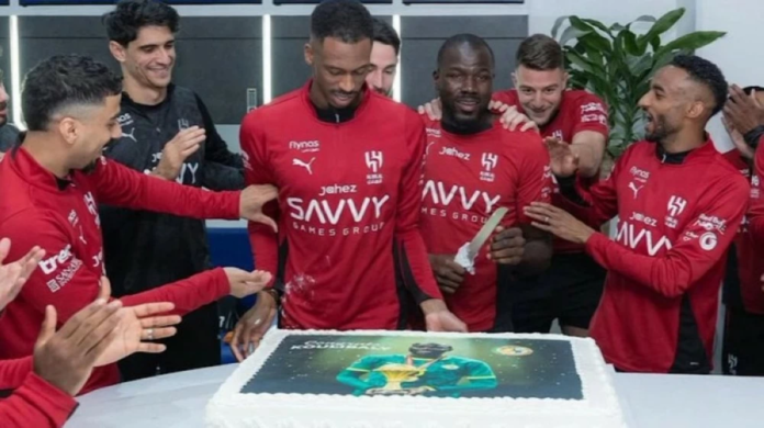 ياسين بونو وكوليبالي: روح رياضية تتجاوز خسارة نهائي أفريقيا